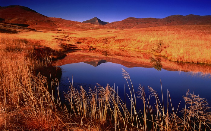 Arid place, lake, mountain Wallpapers Pictures Photos Images