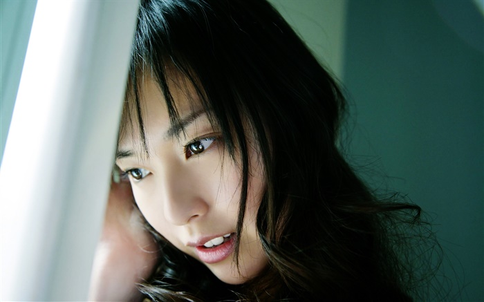 Asian girl thinking Wallpapers Pictures Photos Images