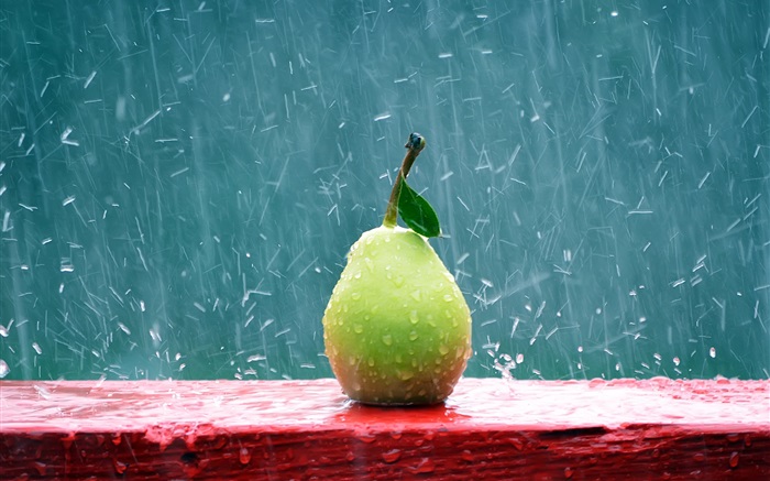 Fruit close-up, pear in the rain Wallpapers Pictures Photos Images