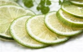 Green lemon slices
