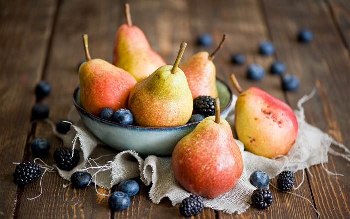 Pears and berries Wallpapers Pictures Photos Images