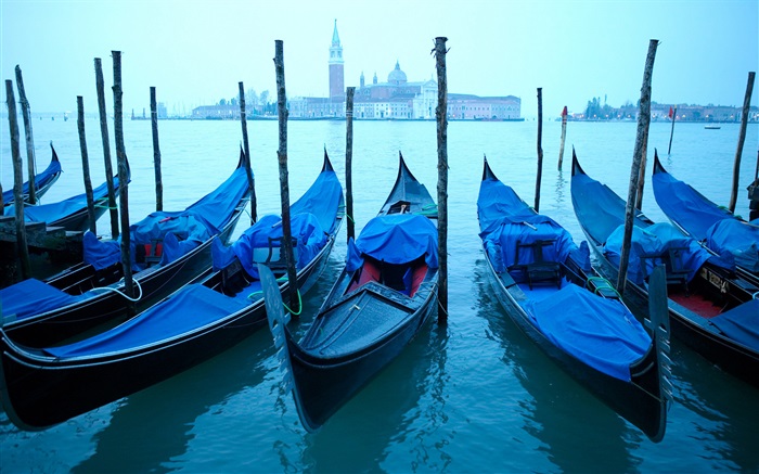 Venetian, boats, cloudy day Wallpapers Pictures Photos Images