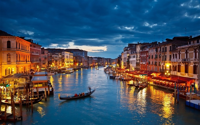 Venice beautiful night, houses, boats, river Wallpapers Pictures Photos Images