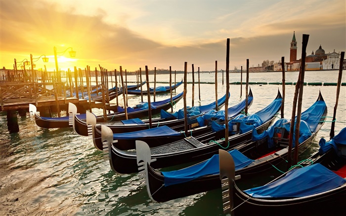 Venice sunset, boats, river Wallpapers Pictures Photos Images