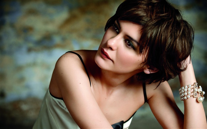 Audrey Tautou 01 Wallpapers Pictures Photos Images