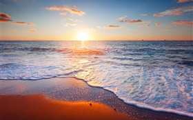 Beautiful sunset, sea, coast, sky, clouds, sand HD wallpaper