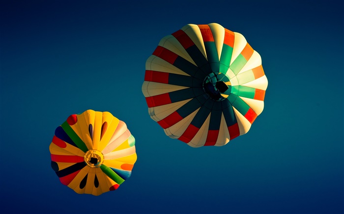 Colorful hot balloons, blue sky Wallpapers Pictures Photos Images