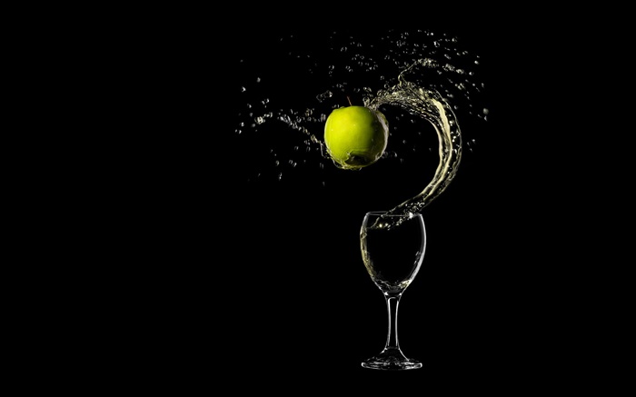 Green apple and water splash Wallpapers Pictures Photos Images