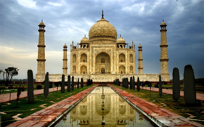 India Agra Taj Mahal, dusk, clouds Wallpapers Pictures Photos Images