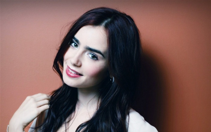 Lily Collins 02 Wallpapers Pictures Photos Images