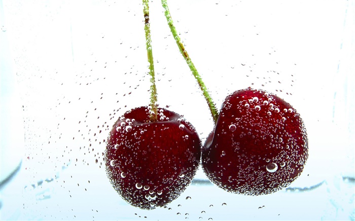 Red cherries in the water Wallpapers Pictures Photos Images