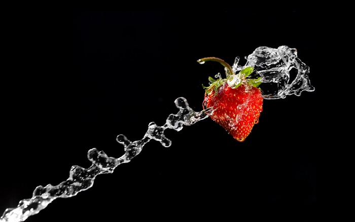 Red strawberry, water splash close-up Wallpapers Pictures Photos Images