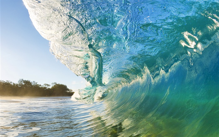 Wave breaking shore, Maui, Hawaii Wallpapers Pictures Photos Images