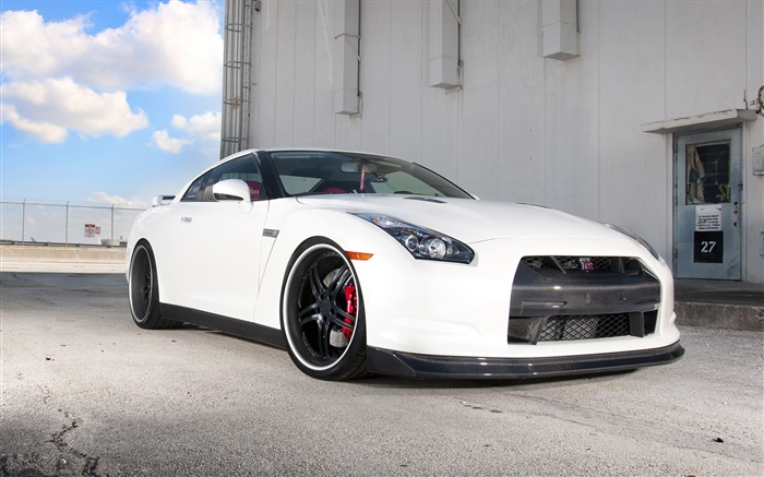 Nissan GTR R35 white car front view Wallpapers Pictures Photos Images