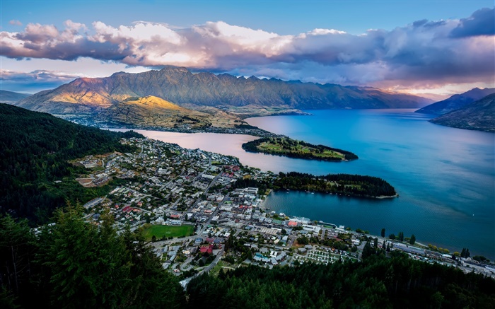 Queenstown, New Zealand, city, Lake Wakatipu, bay, mountains, houses Wallpapers Pictures Photos Images