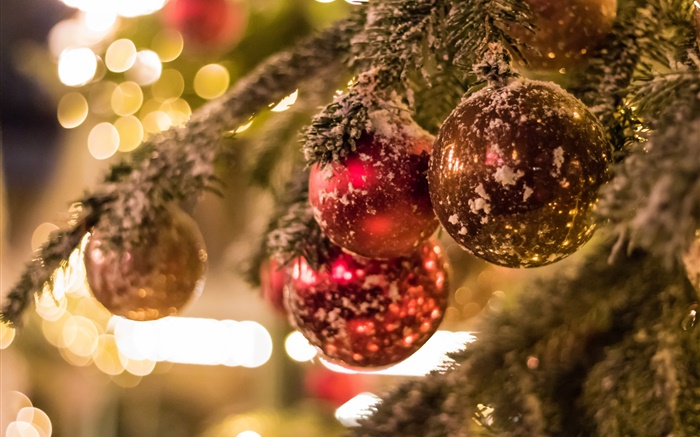 Christmas tree, balls, glare, blur background Wallpapers Pictures Photos Images