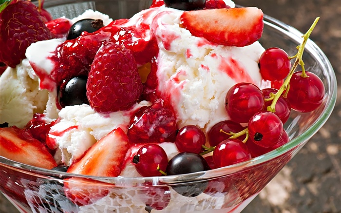 Sweet fruit, cream, strawberries, raspberries, currants Wallpapers Pictures Photos Images