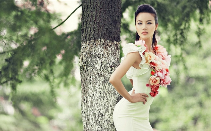 Beautiful dress Asian girl, slim figure, flowers Wallpapers Pictures Photos Images