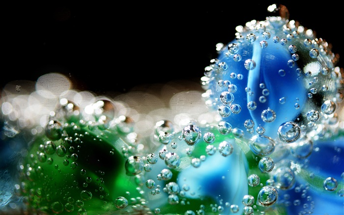 Water drops close-up Wallpapers Pictures Photos Images