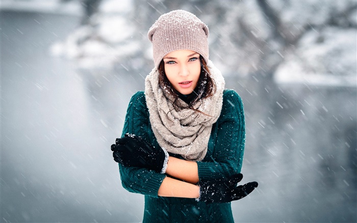 Girl in cold winter, snow, wind, gloves, hat Wallpapers Pictures Photos Images