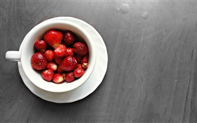 Strawberries, cup HD wallpaper