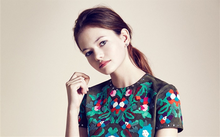 Mackenzie Foy 01 Wallpapers Pictures Photos Images