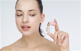Girl use perfume