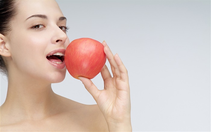 Girl want to eat apple Wallpapers Pictures Photos Images
