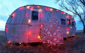 Simple house, holiday lights, Christmas tree HD wallpaper