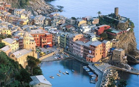 Top view of Cinque Terre in Italy HD wallpaper