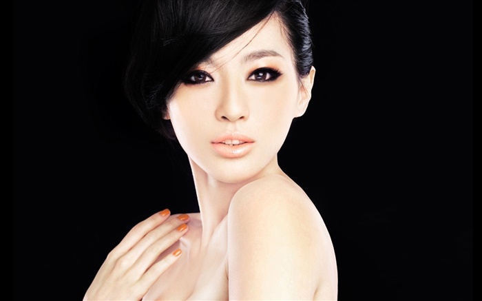 Asian model girl, face, eyes, hands, black background Wallpapers Pictures Photos Images