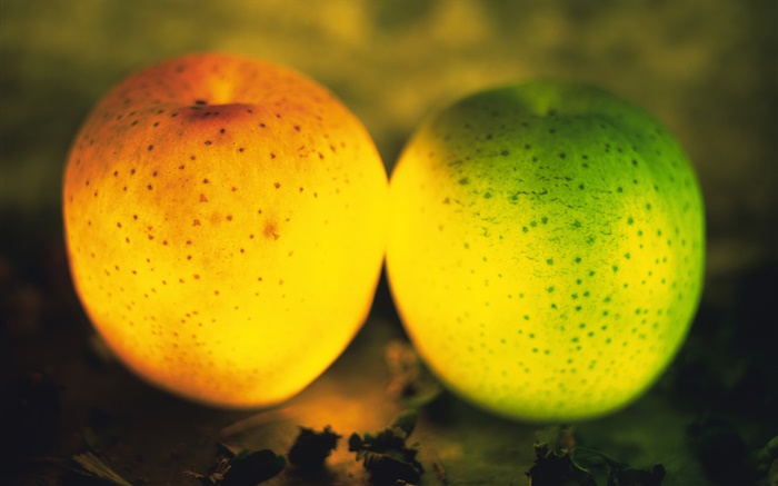 Light fruit, green and orange apples Wallpapers Pictures Photos Images