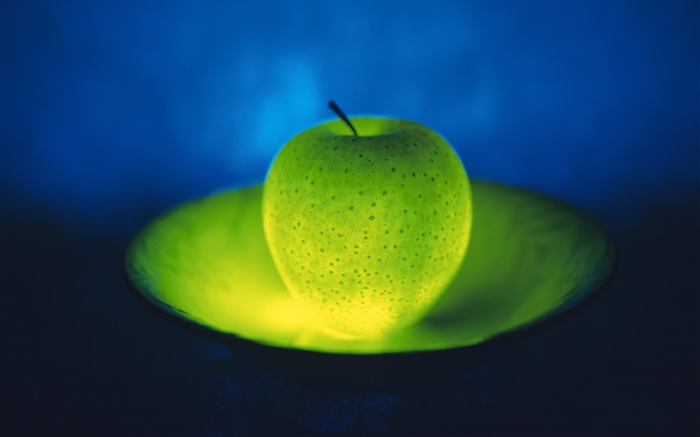 Light fruit, green apple in the plate Wallpapers Pictures Photos Images