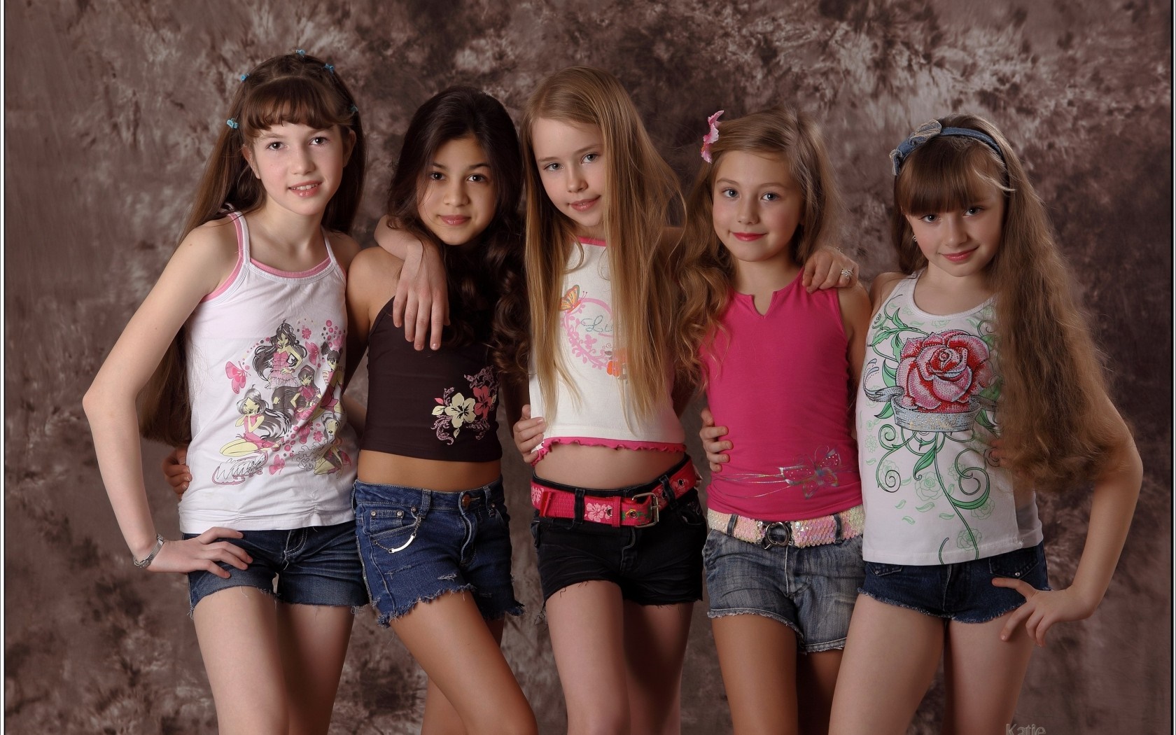 Fashion show, five lovely little girls, children Desktop Wallpaper