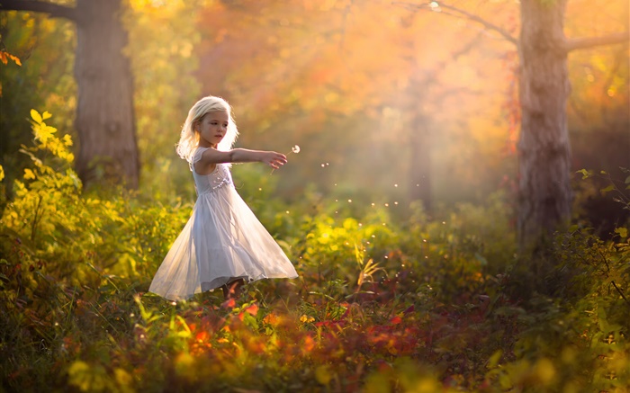 Cute little girl in the forest, children Wallpapers Pictures Photos Images