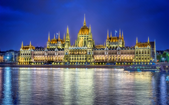 Parliament building, water reflection, lights, Budapest, Hungary Wallpapers Pictures Photos Images