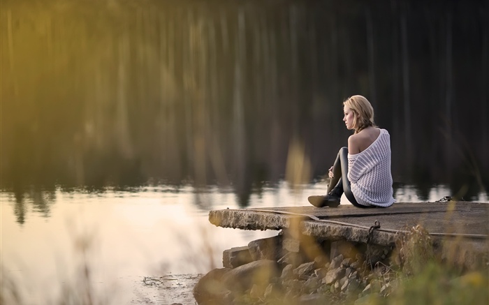 Girl sit at lake side Wallpapers Pictures Photos Images