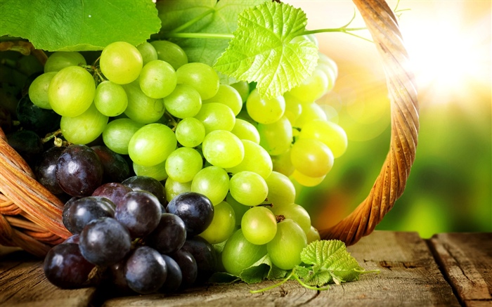 Green and red grapes, sun rays Wallpapers Pictures Photos Images